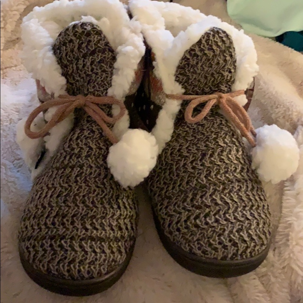 Mukluks Medium NWT Java Pink